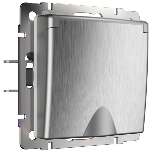 Розетка с з/к с крышкой и шторками Werkel W1171209 серебро рифленый (WL09-SKGSC-01-IP44)